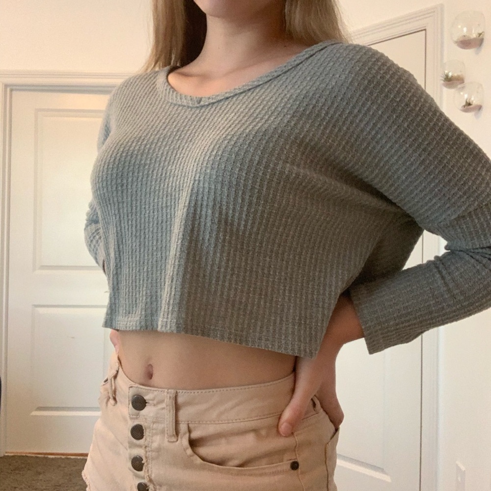 grey ribbed long sleeve shirt